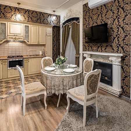 Classic Royal Central Apartment. Balcony And A/C Leopoli Esterno foto