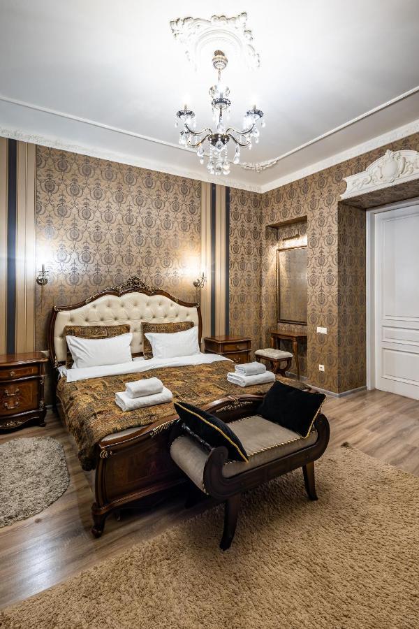 Classic Royal Central Apartment. Balcony And A/C Leopoli Esterno foto
