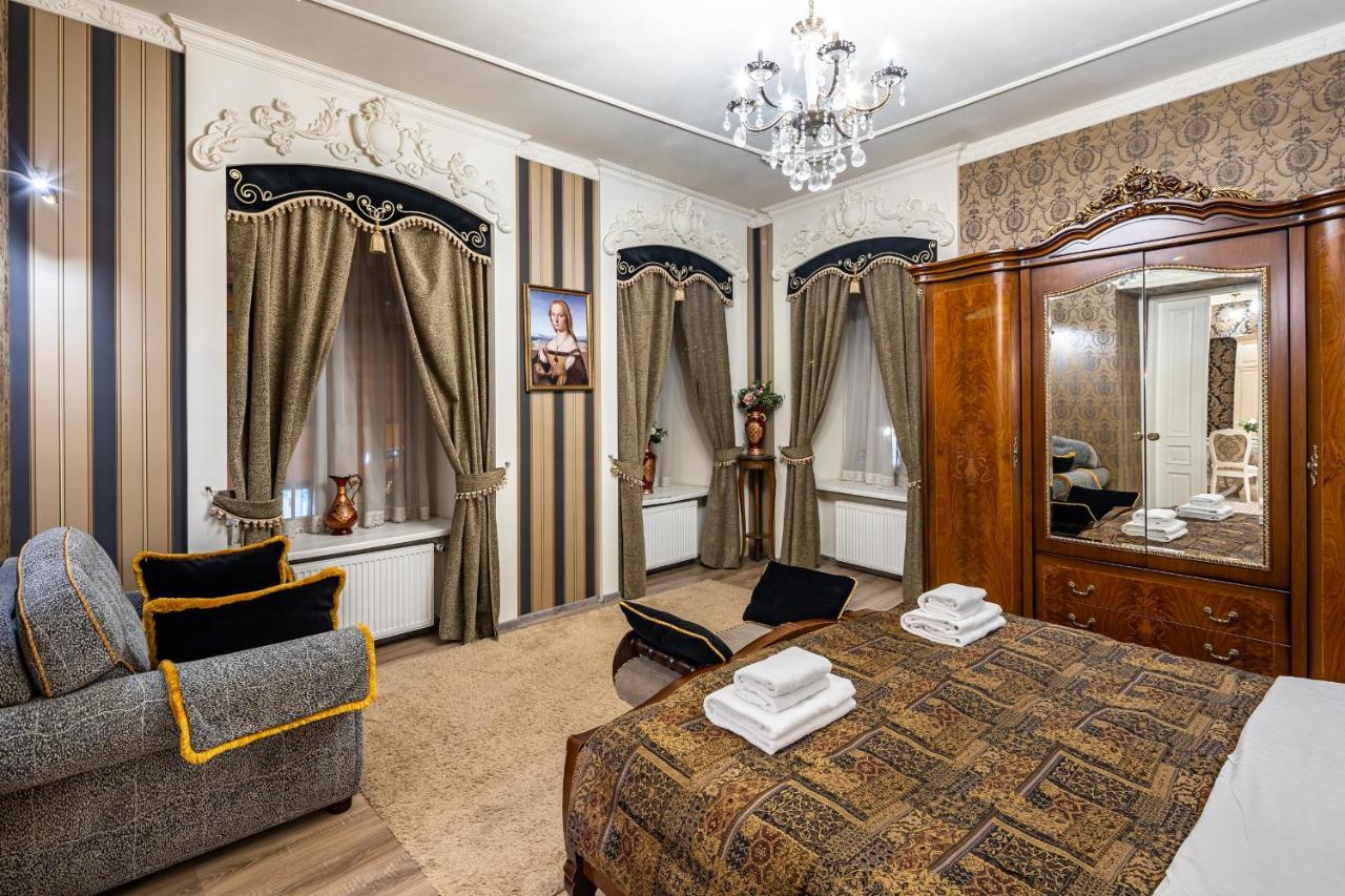 Classic Royal Central Apartment. Balcony And A/C Leopoli Esterno foto