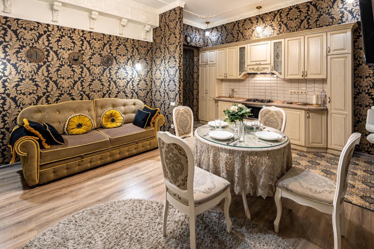 Classic Royal Central Apartment. Balcony And A/C Leopoli Esterno foto