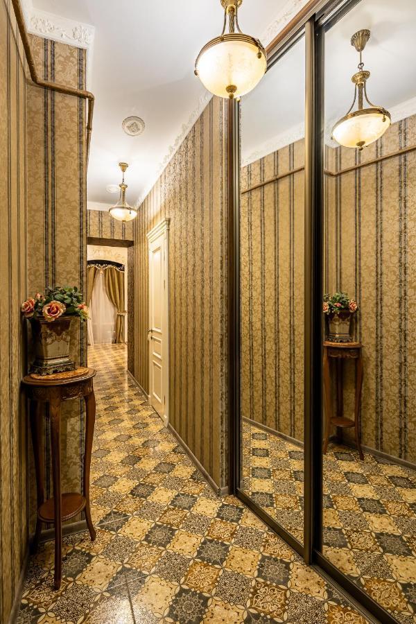 Classic Royal Central Apartment. Balcony And A/C Leopoli Esterno foto