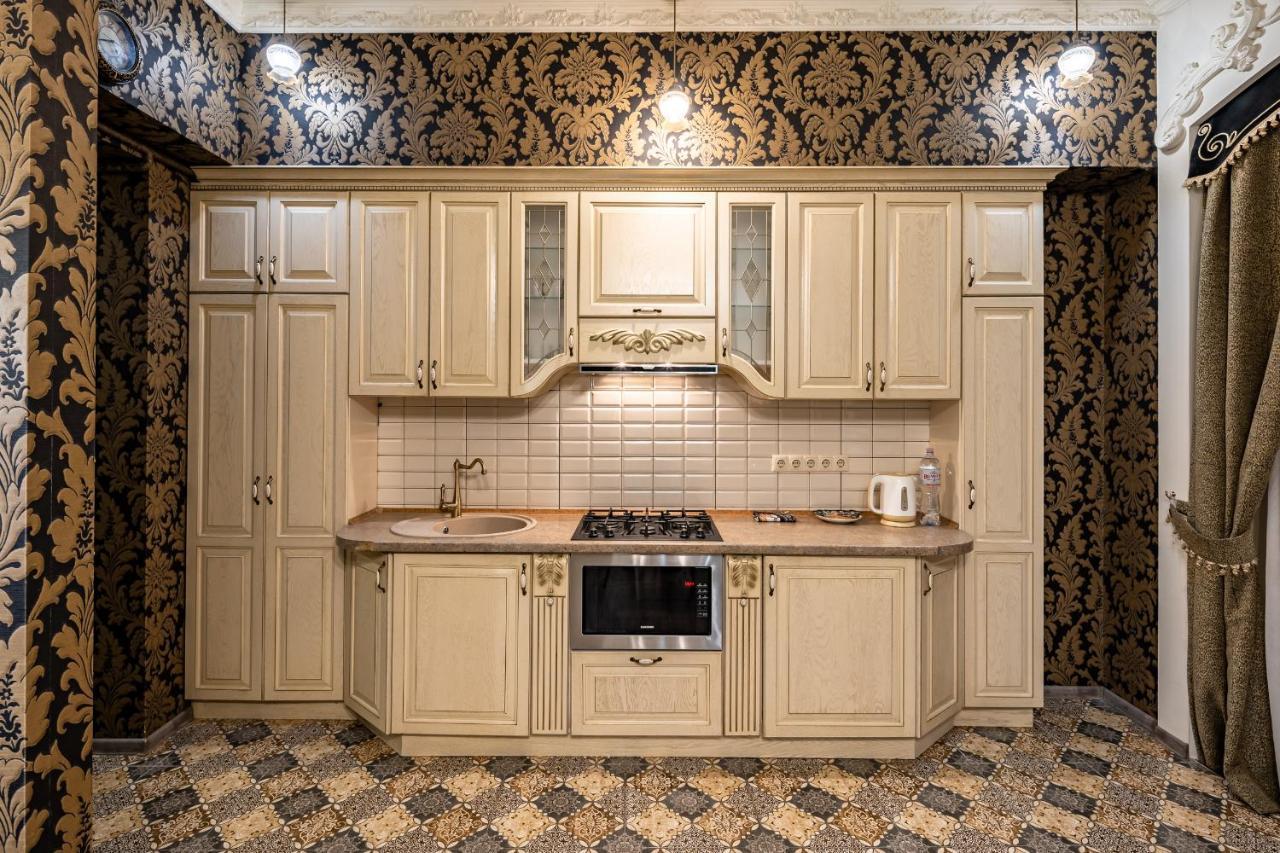 Classic Royal Central Apartment. Balcony And A/C Leopoli Esterno foto